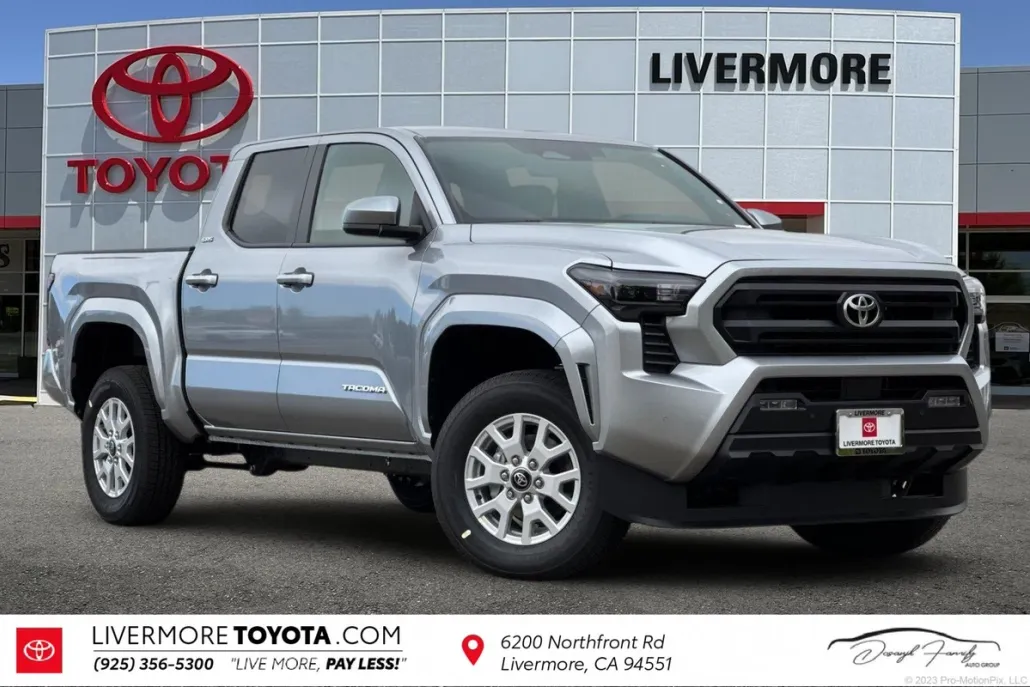 2025 Toyota Tacoma SR5 photo 1