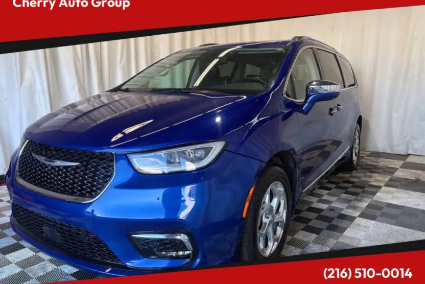 2021 Chrysler Pacifica Limited photo 1