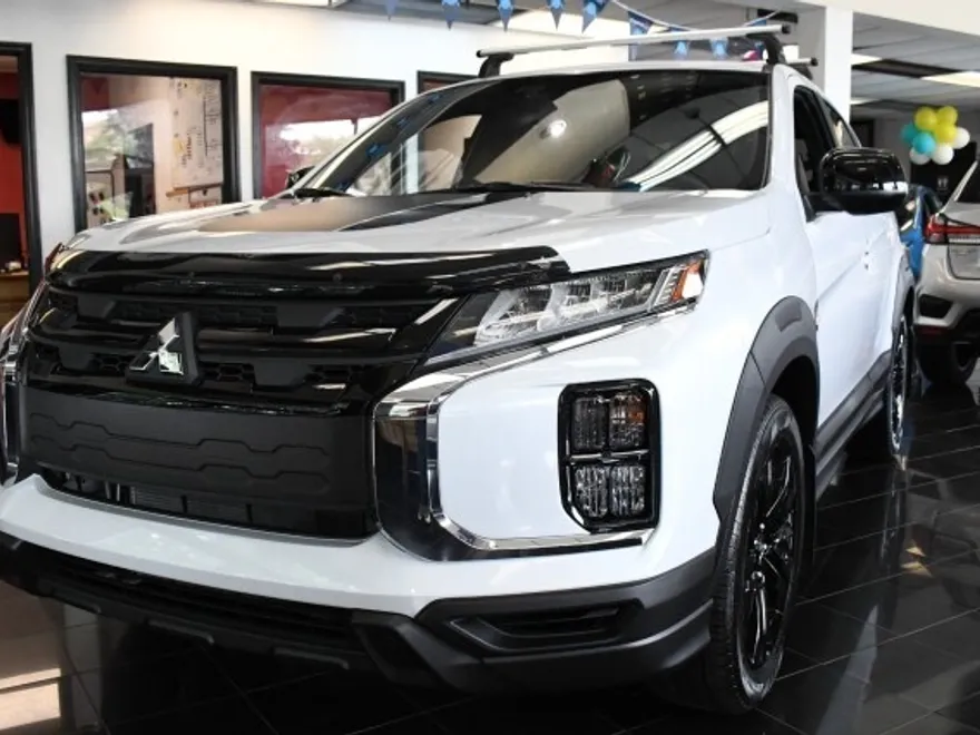 2025 Mitsubishi Outlander Sport ES SE LE photo 1