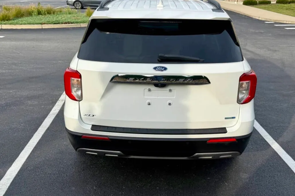 2020 Ford Explorer XLT photo 1