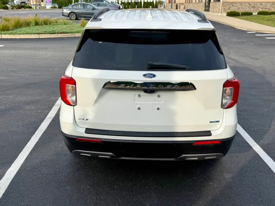 2020 Ford Explorer XLT photo 1