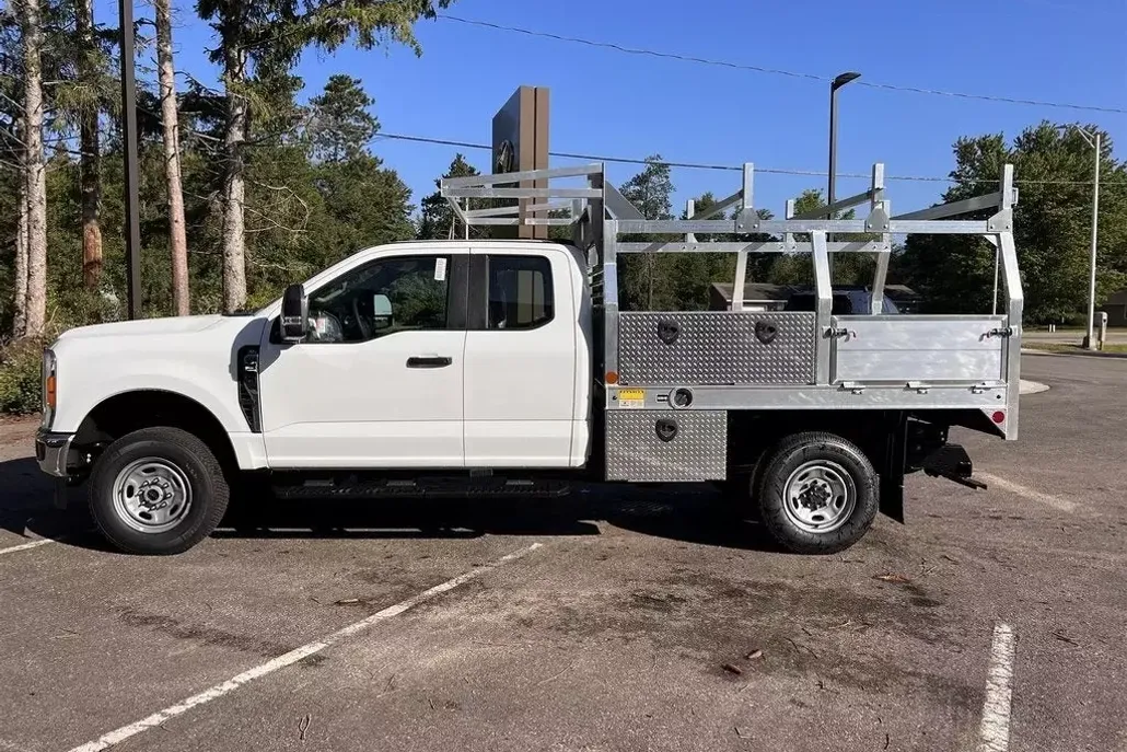 2023 Ford F-350 photo 1