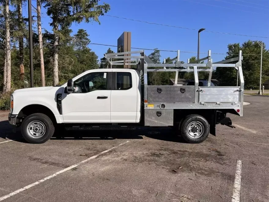 2023 Ford F-350 photo 1