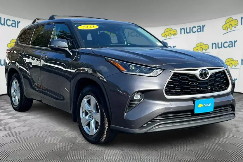 2021 Toyota Highlander LE photo 1