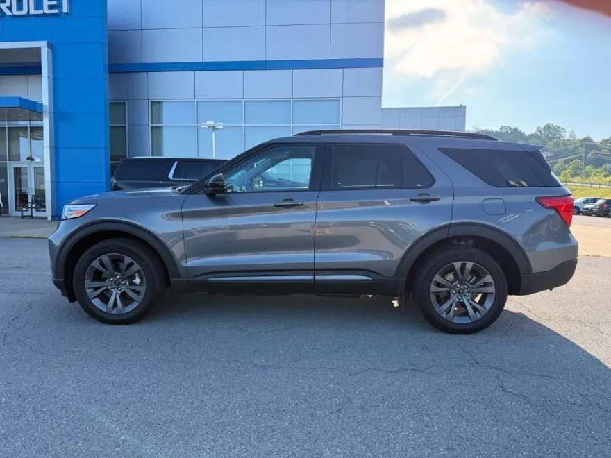 2024 Ford Explorer XLT photo 1