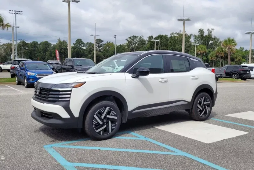2026 Nissan Kicks SV photo 1