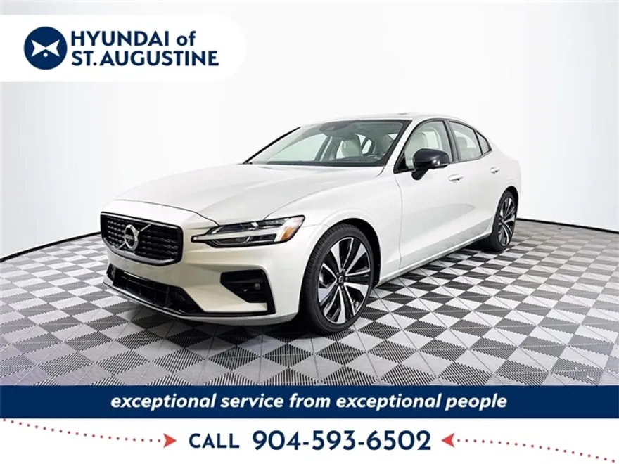 2022 Volvo S60 B5 Momentum photo 1