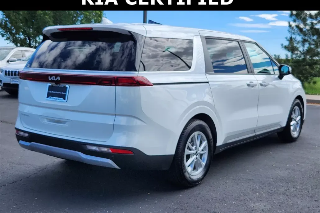 2024 Kia Carnival LX photo 1