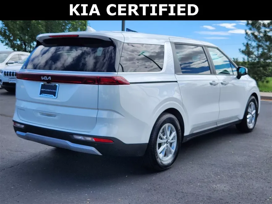 2024 Kia Carnival LX photo 1