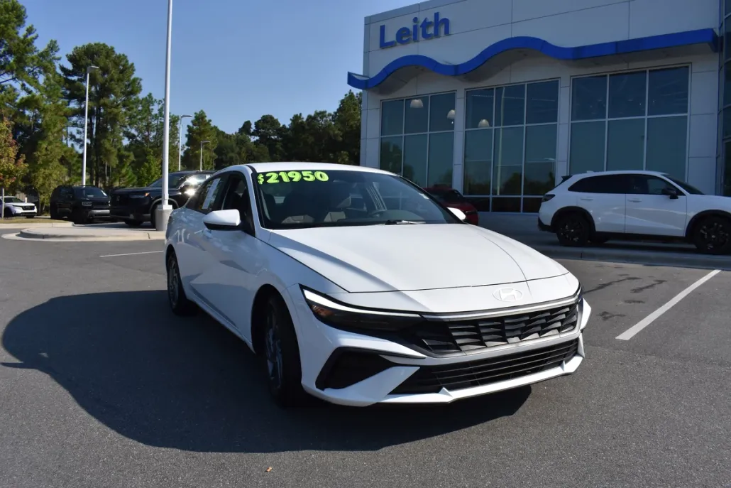 2024 Hyundai Elantra SEL photo 1