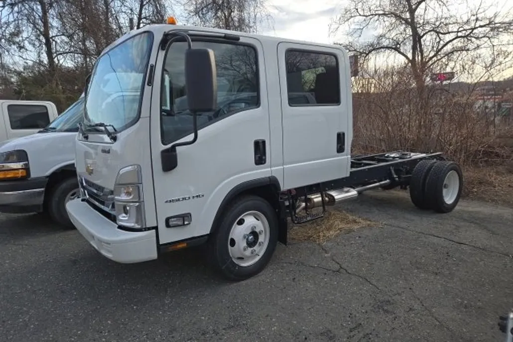 2024 Chevrolet Silverado 4500HD photo 1