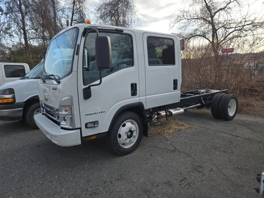 2024 Chevrolet Silverado 4500HD photo 1