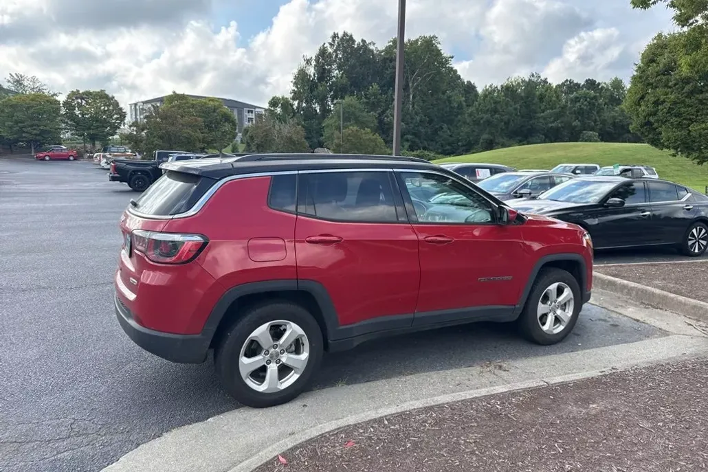 2019 Jeep Compass Latitude photo 1