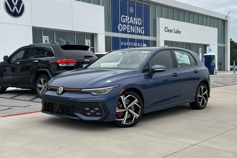 2025 Volkswagen Golf GTI SE photo 1