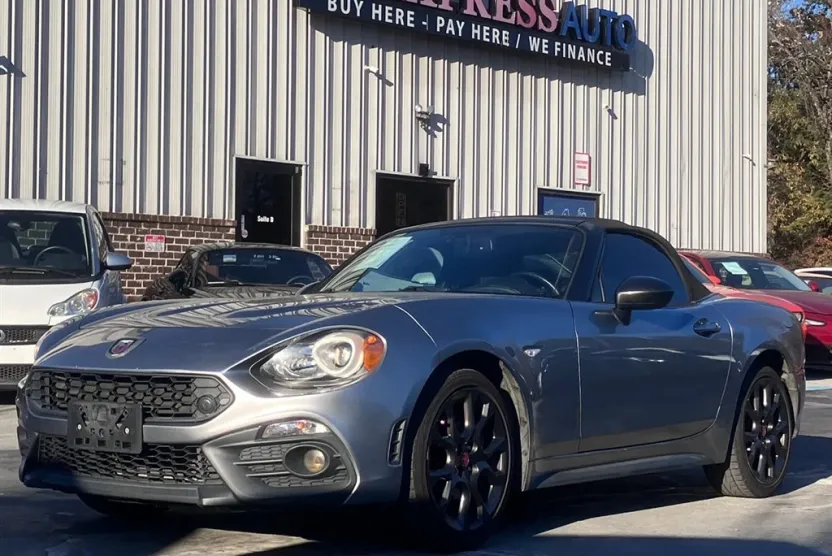 2017 Fiat 124 Spider Abarth photo 1