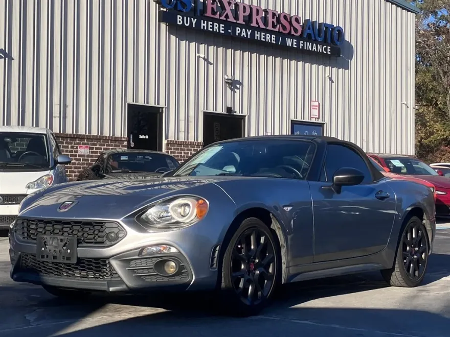 2017 Fiat 124 Spider Abarth photo 1