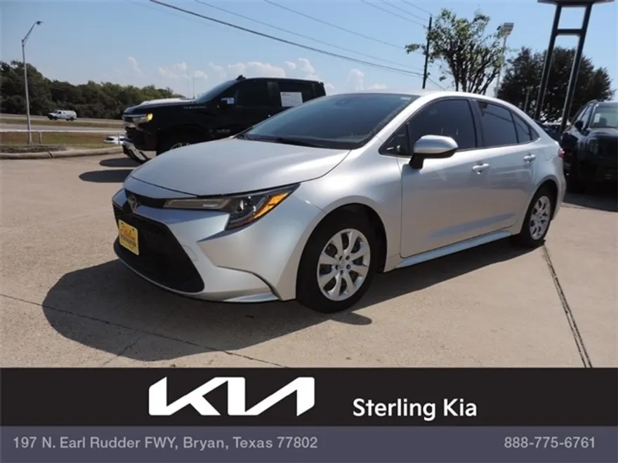 2021 Toyota Corolla LE photo 1