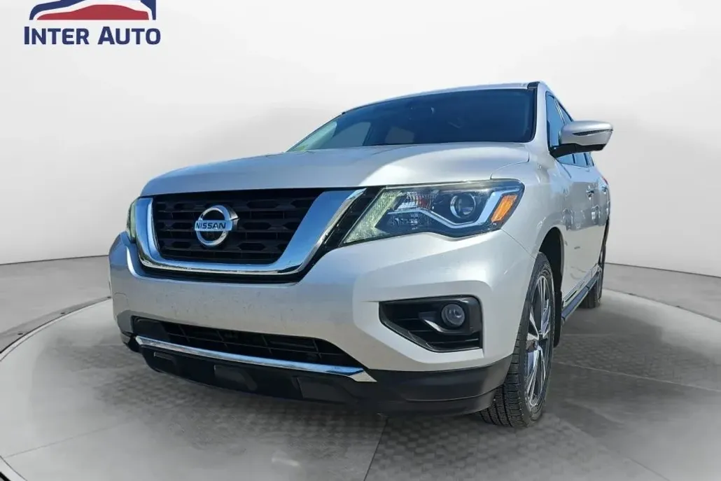 2017 Nissan Pathfinder Platinum photo 1