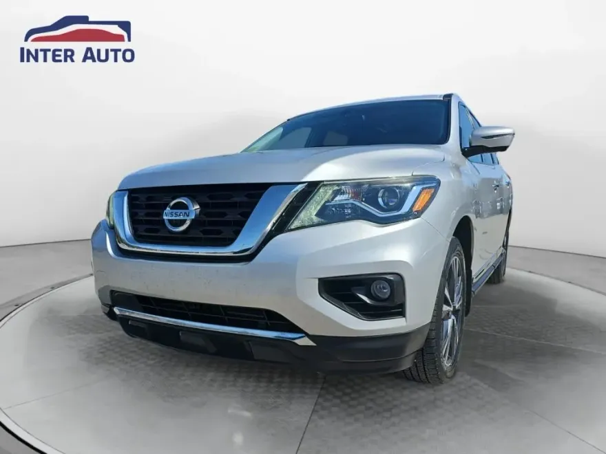 2017 Nissan Pathfinder Platinum photo 1