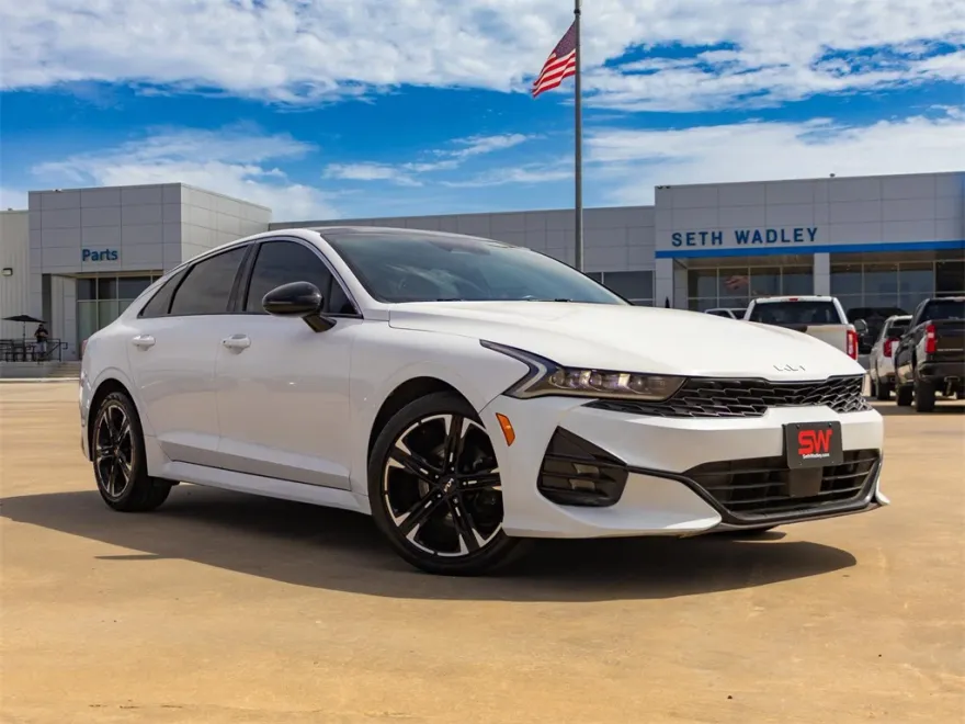 2023 Kia K5 GT-Line photo 1