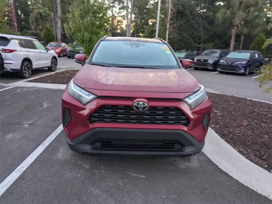 2022 Toyota RAV4 XLE photo 1