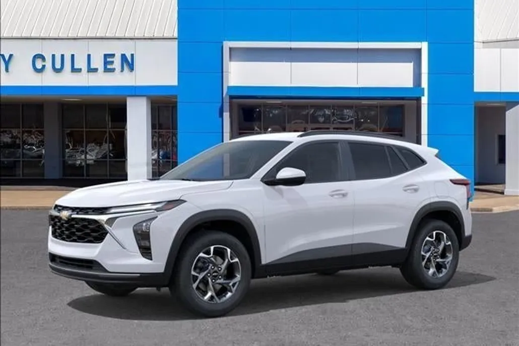 2025 Chevrolet Trax LT photo 1