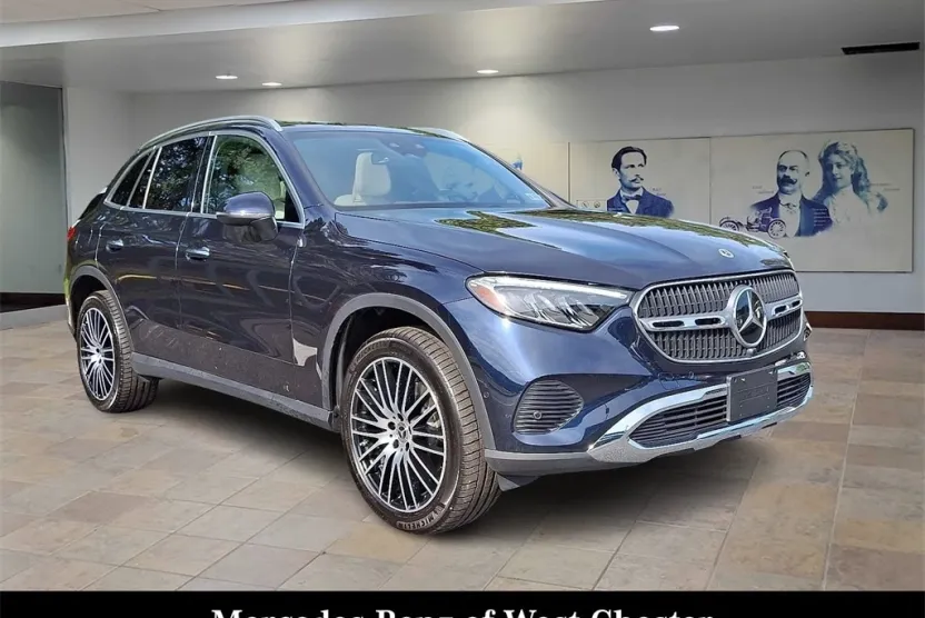 2024 Mercedes Benz GLC 300 photo 1