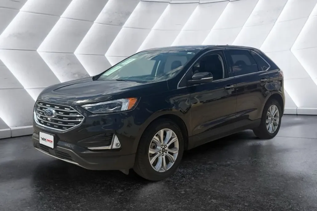 2023 Ford Edge Titanium photo 1