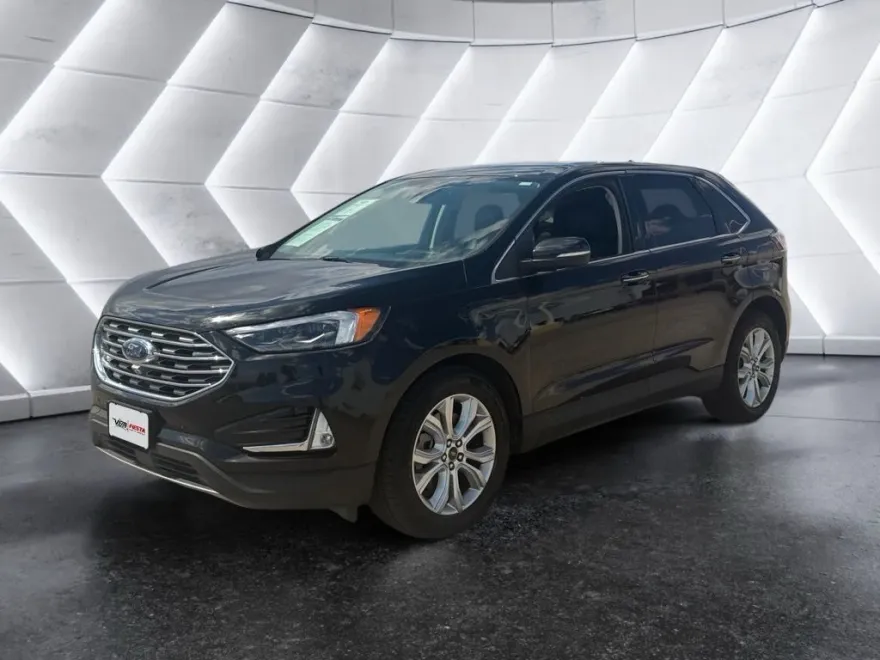2023 Ford Edge Titanium photo 1