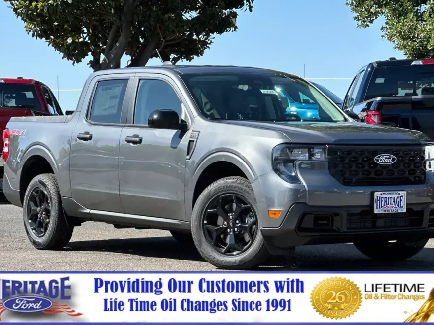 2025 Ford Maverick XLT photo 1