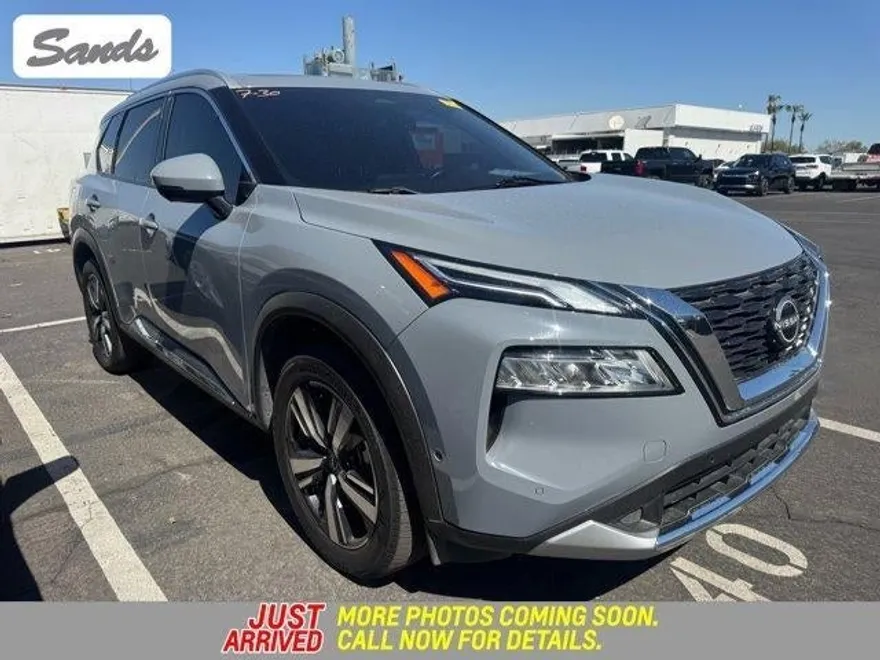 2023 Nissan Rogue Platinum photo 1