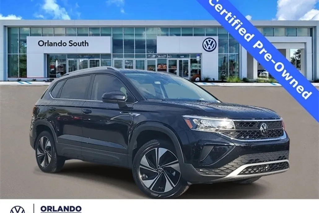 2024 Volkswagen Taos SE photo 1