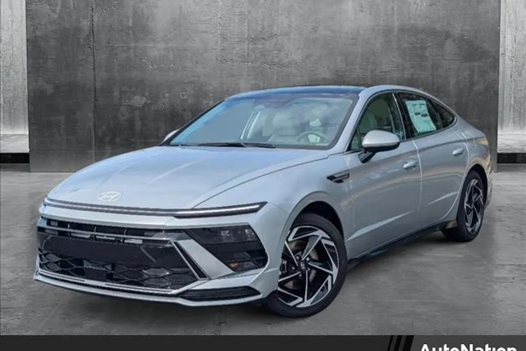 2025 Hyundai Sonata SEL photo 1