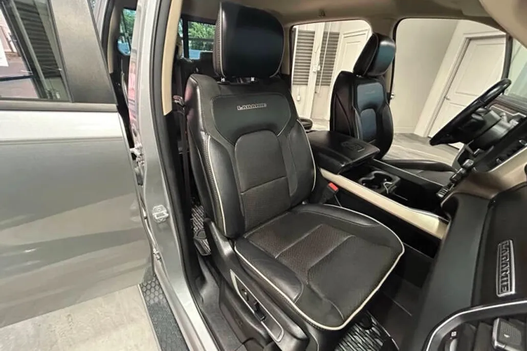2020 Ram 1500 Laramie photo 1