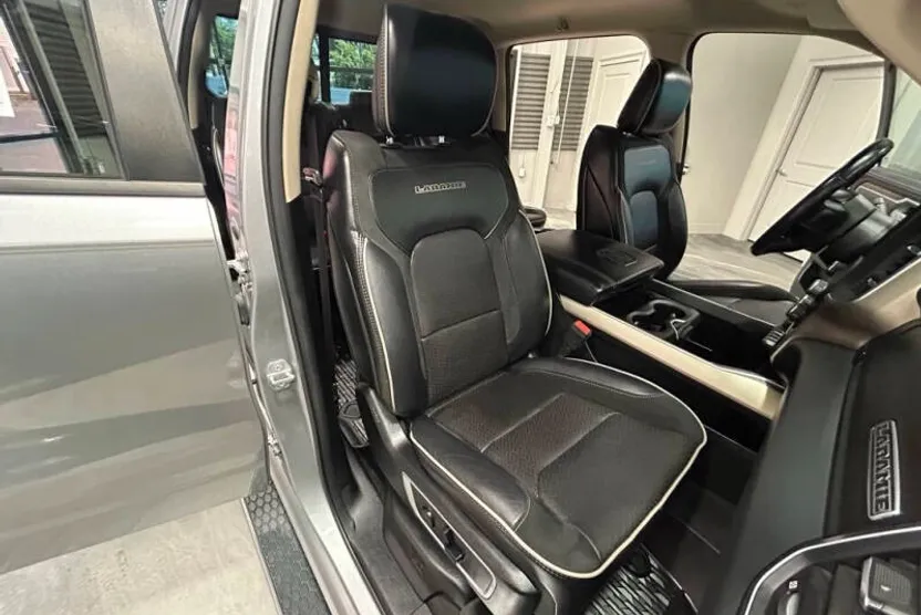 2020 Ram 1500 Laramie photo 1