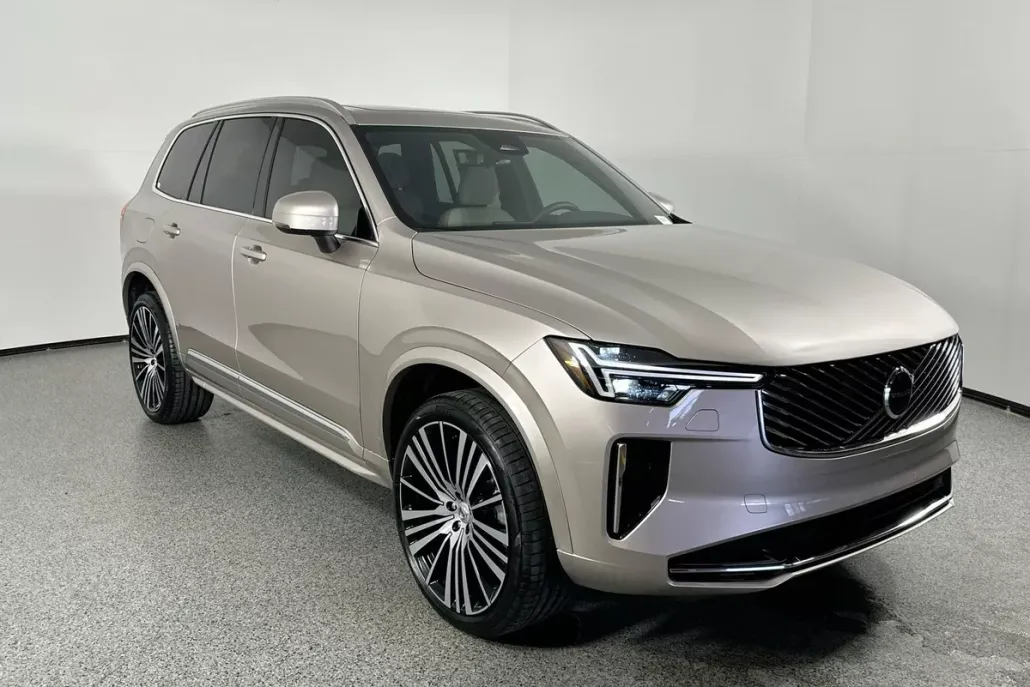 2026 Volvo XC90 B5 Core photo 1