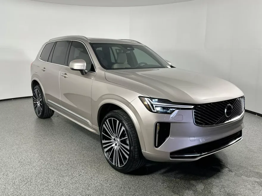 2026 Volvo XC90 B5 Core photo 1
