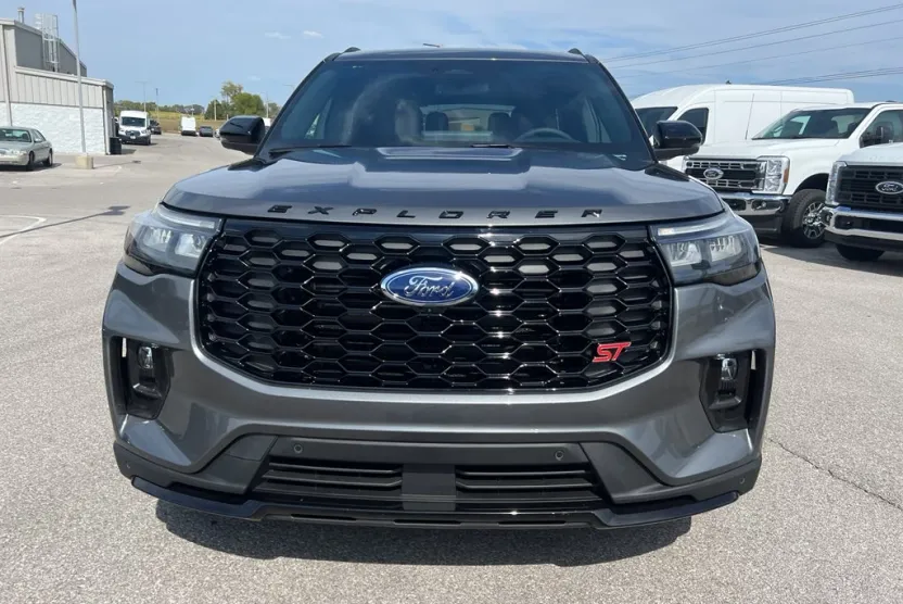 2025 Ford Explorer ST photo 1