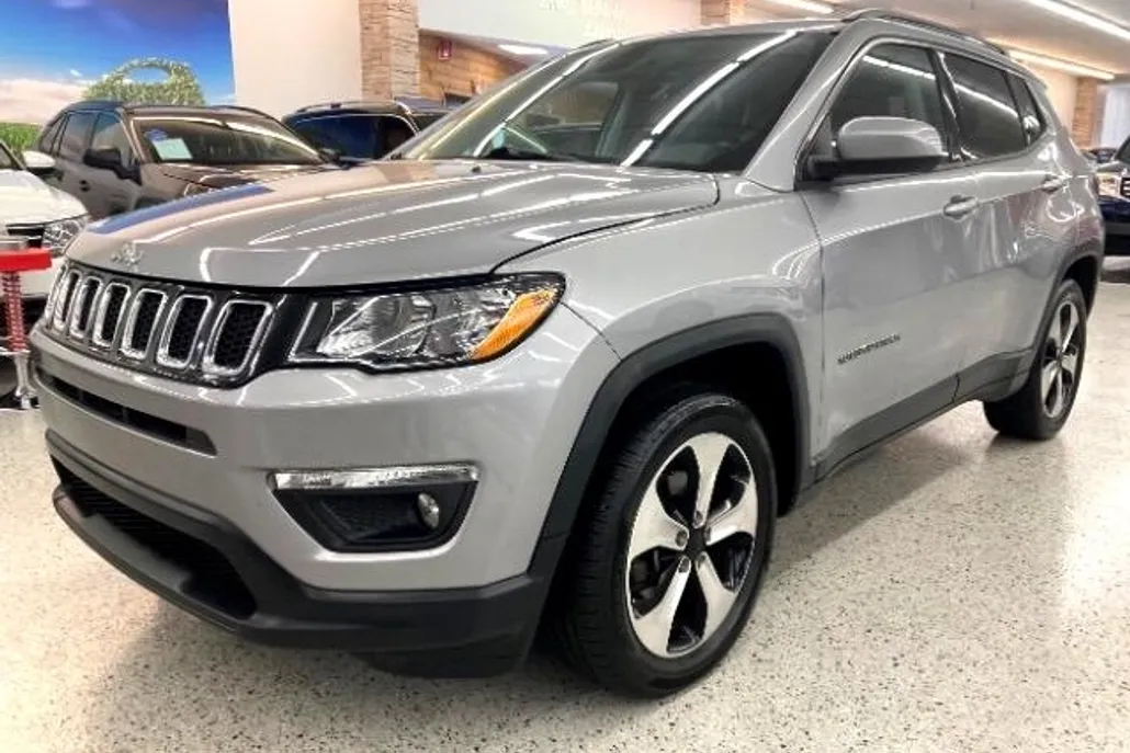 2017 Jeep Compass Latitude photo 1
