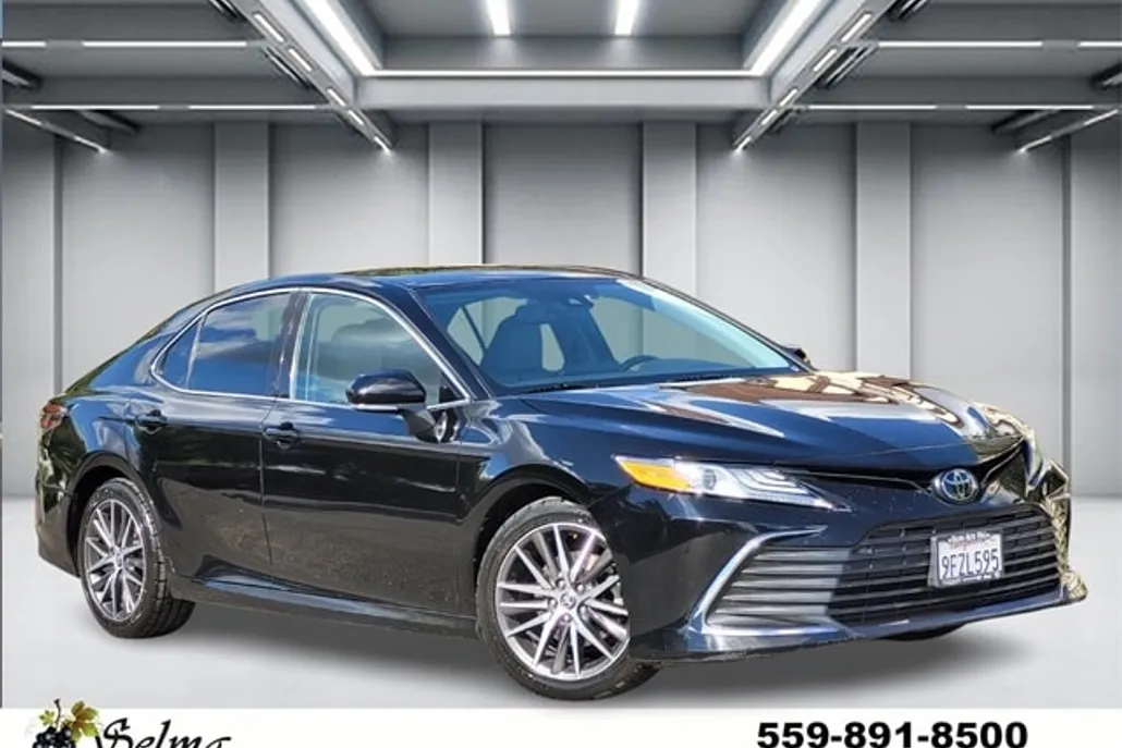 2023 Toyota Camry XLE photo 1