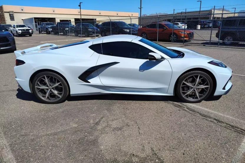 2020 Chevrolet Corvette Stingray 2LT photo 1