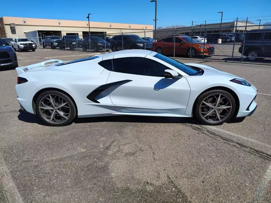 2020 Chevrolet Corvette Stingray 2LT photo 1