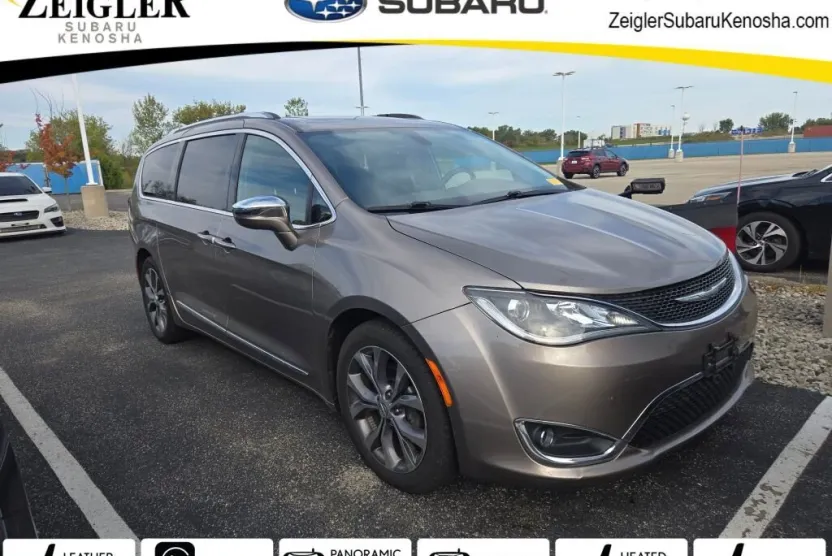 2018 Chrysler Pacifica Limited photo 1
