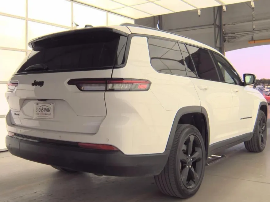 2023 Jeep Grand Cherokee Altitude photo 1