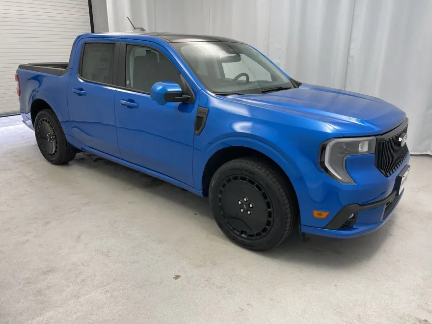 2025 Ford Maverick photo 1