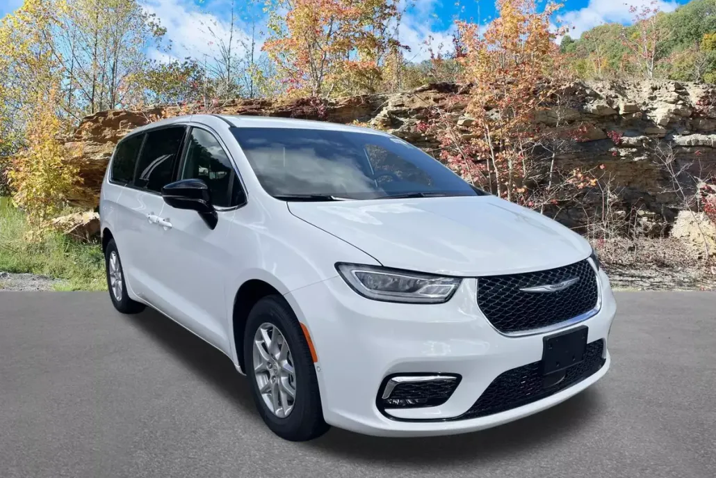 2026 Chrysler Pacifica photo 1