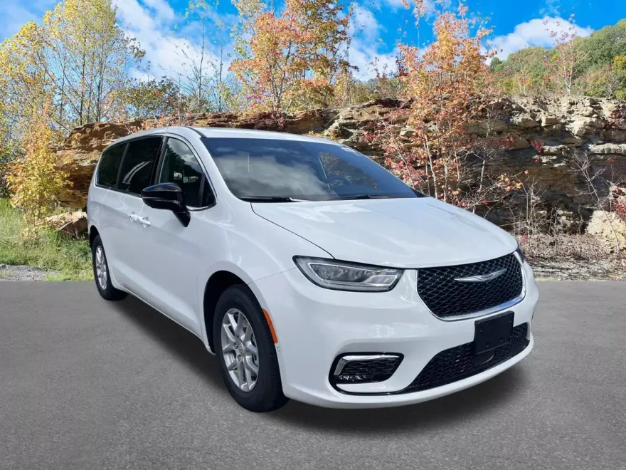 2026 Chrysler Pacifica photo 1