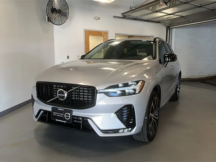 2025 Volvo XC60 B5 Plus photo 1