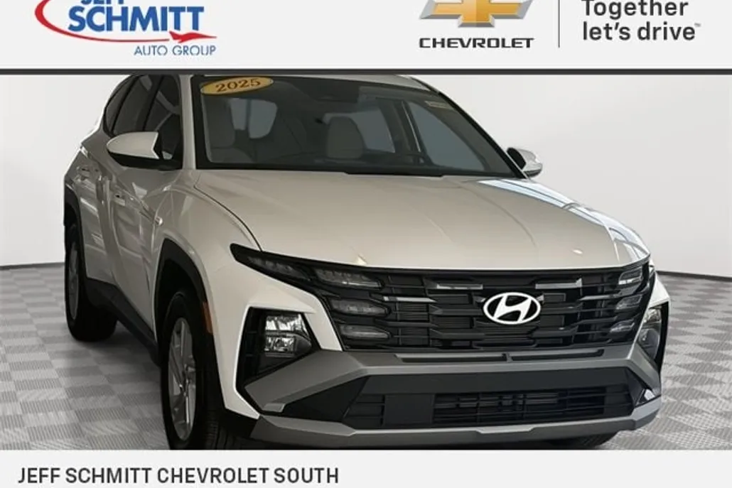 2025 Hyundai Tucson SE photo 1