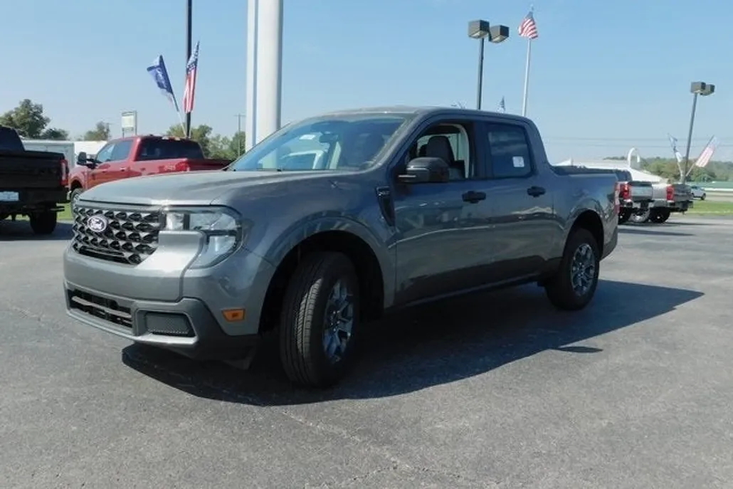 2025 Ford Maverick XLT photo 1